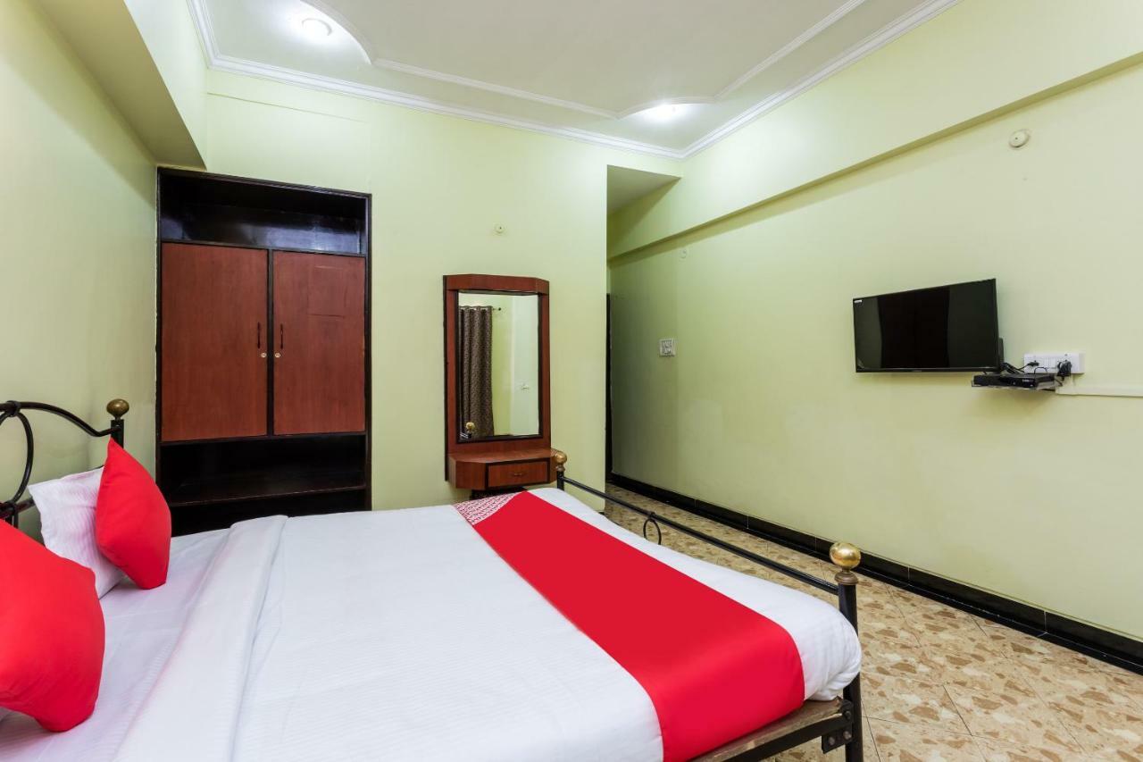 Hôtel Oyo 38142 Girdhar Mahal à Indore Extérieur photo