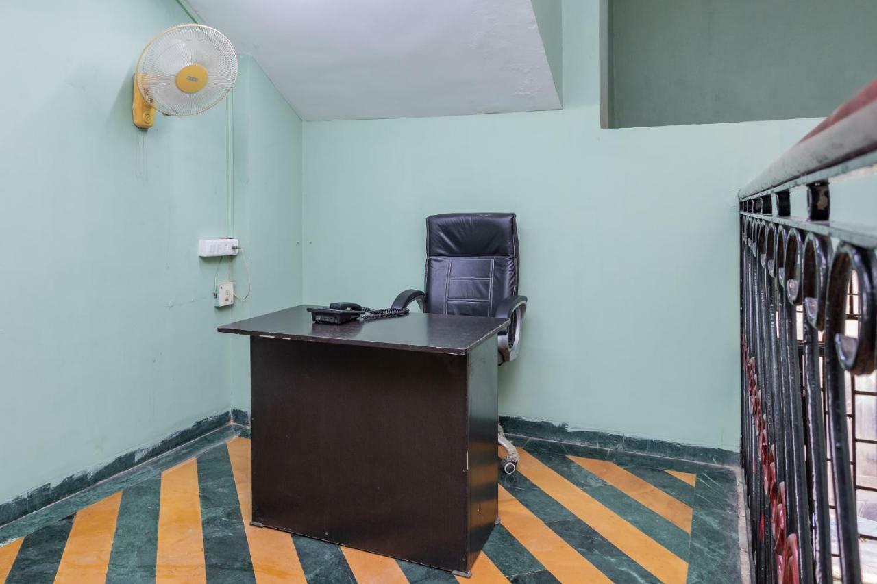 Hôtel Oyo 38142 Girdhar Mahal à Indore Extérieur photo