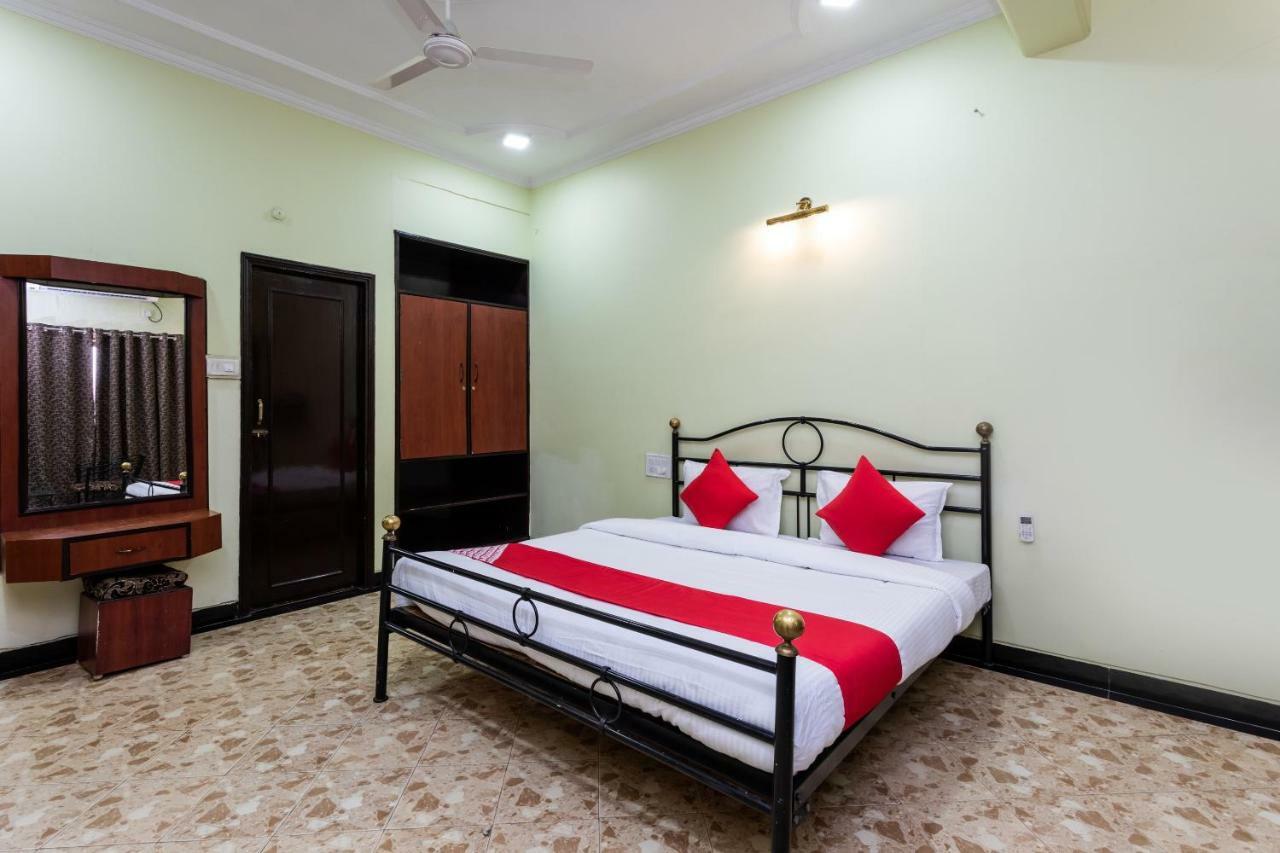 Hôtel Oyo 38142 Girdhar Mahal à Indore Extérieur photo