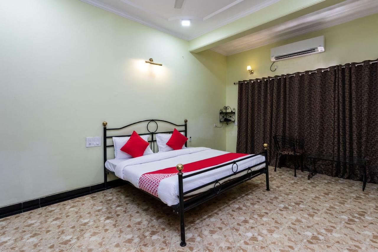 Hôtel Oyo 38142 Girdhar Mahal à Indore Extérieur photo