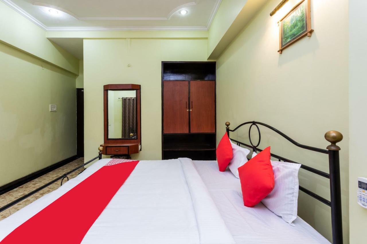 Hôtel Oyo 38142 Girdhar Mahal à Indore Extérieur photo