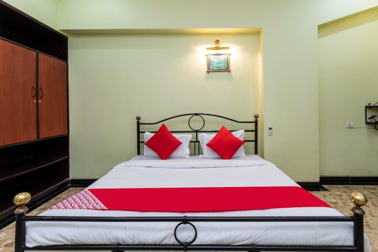 Hôtel Oyo 38142 Girdhar Mahal à Indore Extérieur photo
