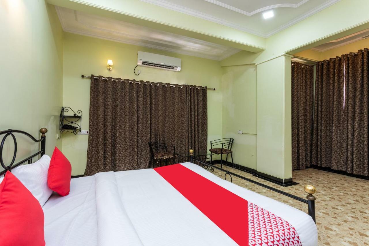 Hôtel Oyo 38142 Girdhar Mahal à Indore Extérieur photo