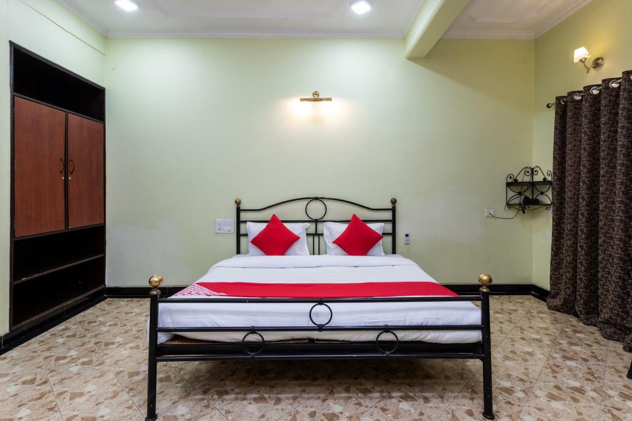 Hôtel Oyo 38142 Girdhar Mahal à Indore Extérieur photo