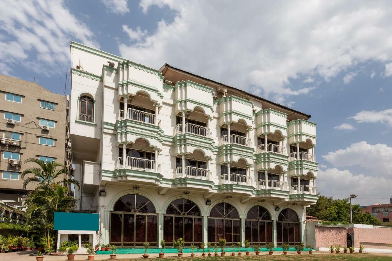 Hôtel Oyo 38142 Girdhar Mahal à Indore Extérieur photo