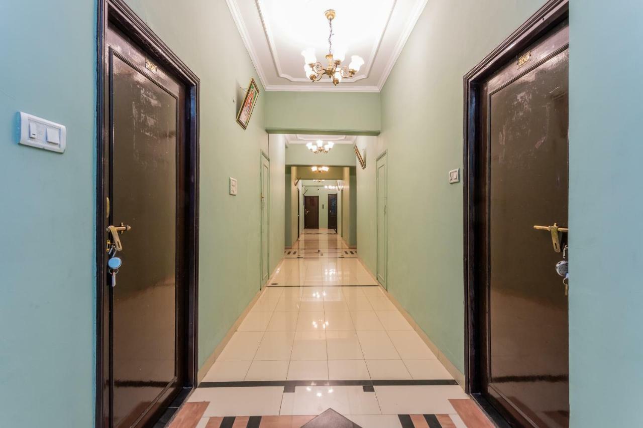 Hôtel Oyo 38142 Girdhar Mahal à Indore Extérieur photo