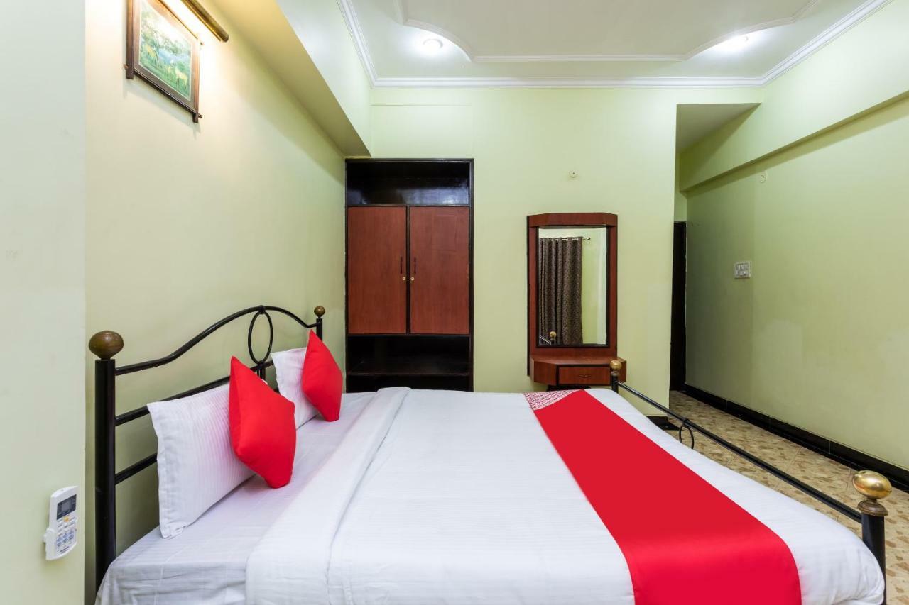 Hôtel Oyo 38142 Girdhar Mahal à Indore Extérieur photo